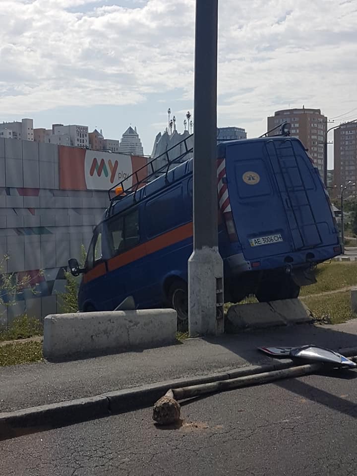 C4A838C4-0E44-4D22-B851-17E3FD4CAB1D