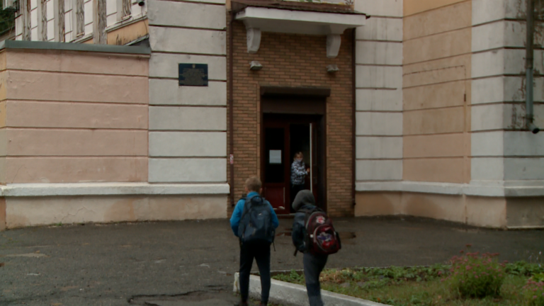 У "жовтій" зоні можуть працювати лише школи з 80% щепленого персоналу