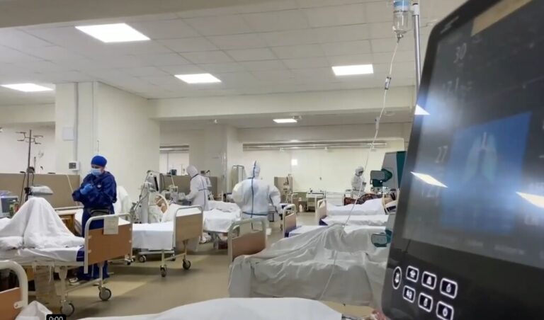 На Дніпропетровщині майже дві тисячі нових хворих на коронавірус.  В Україні рекордна кількість смертей - 734