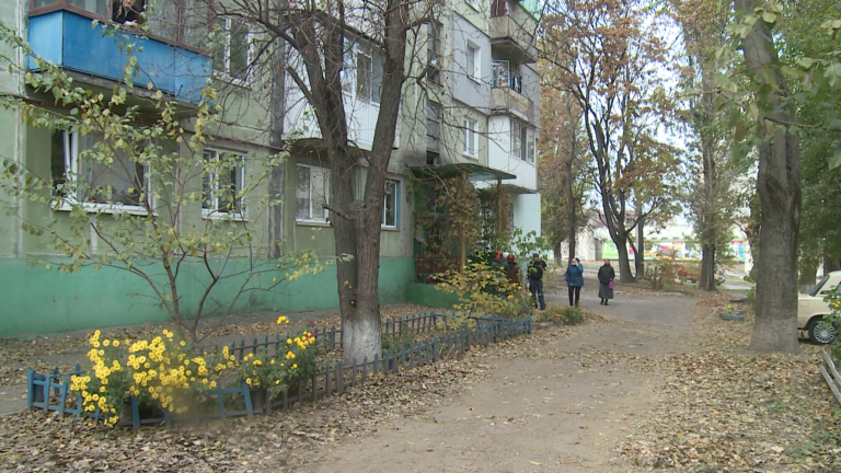 Після пуску опалення прорвало труби і затопило підвал
