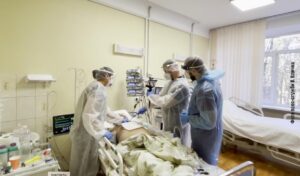 Понад 26 тисяч нових випадків коронавірусу за добу в Україні. Дніпропетровщина лідирує