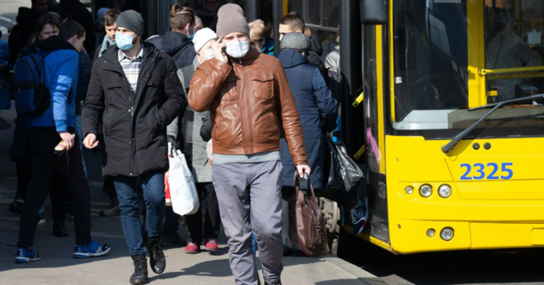 У Дніпрі в транспорті поки що не вимагатимуть ковід-сертифікати