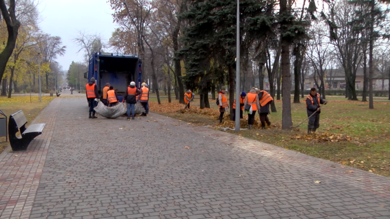 У Кам'янському не припиняється робота з благоустрою