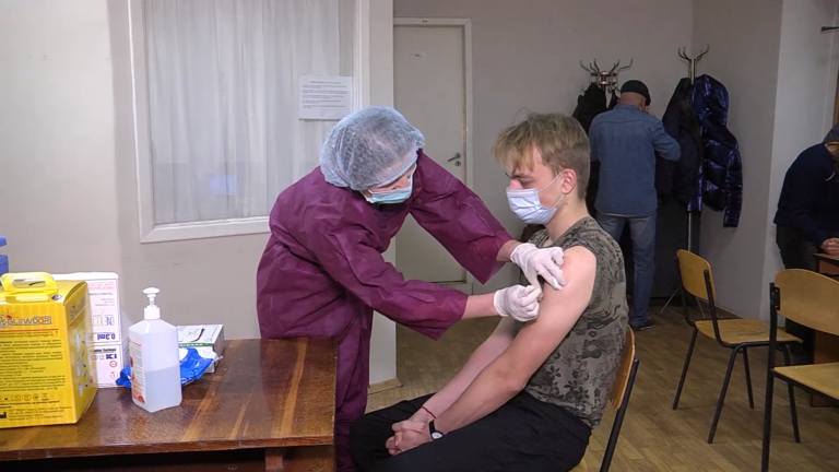 У вишах активно заохочують робити щеплення студентів