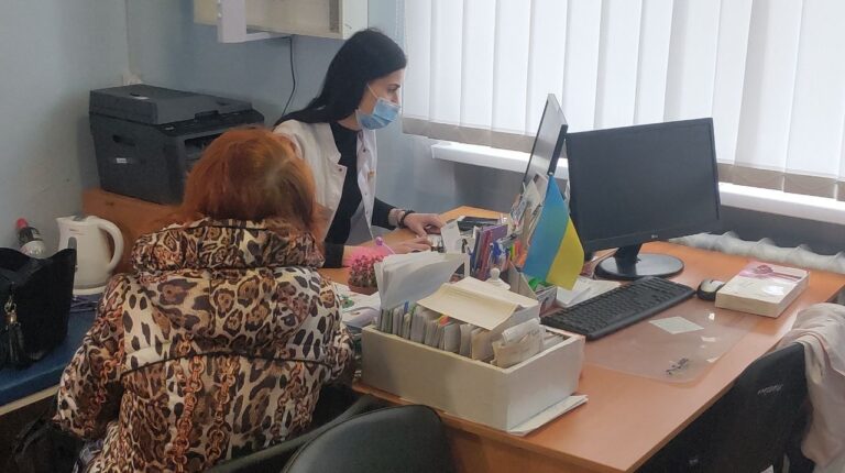 pryjmayut-pacziyentiv-navit-pid-chas-povitryanoyi-tryvogy-medychni-zaklady-pervynnoyi-lanky-praczyuyut-u-zvychajnomu-rezhymi