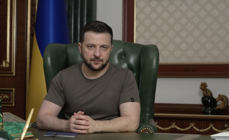 za-shhastya-zhyty-svoyim-zvychajnym-zhyttyam-i-prosto-gulyaty-vulyczyamy-svogo-mista-zaraz-i-jde-czya-vijna-os-shho-my-vyboryuyemo-v-nij-zvernennya-prezydenta-ukrayiny