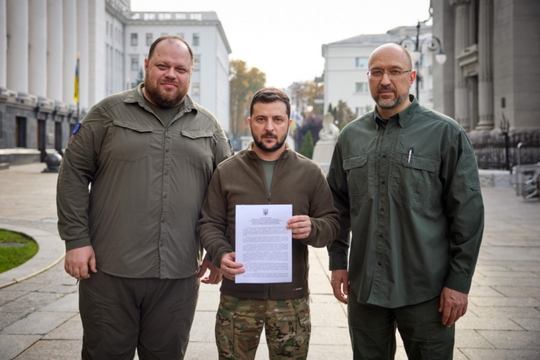 my-robymo-svij-vyznachalnyj-krok-pidpysuyuchy-zayavku-ukrayiny-na-vstup-u-pryshvydshenomu-poryadku-do-nato-zvernennya-prezydenta-volodymyra-zelenskogo