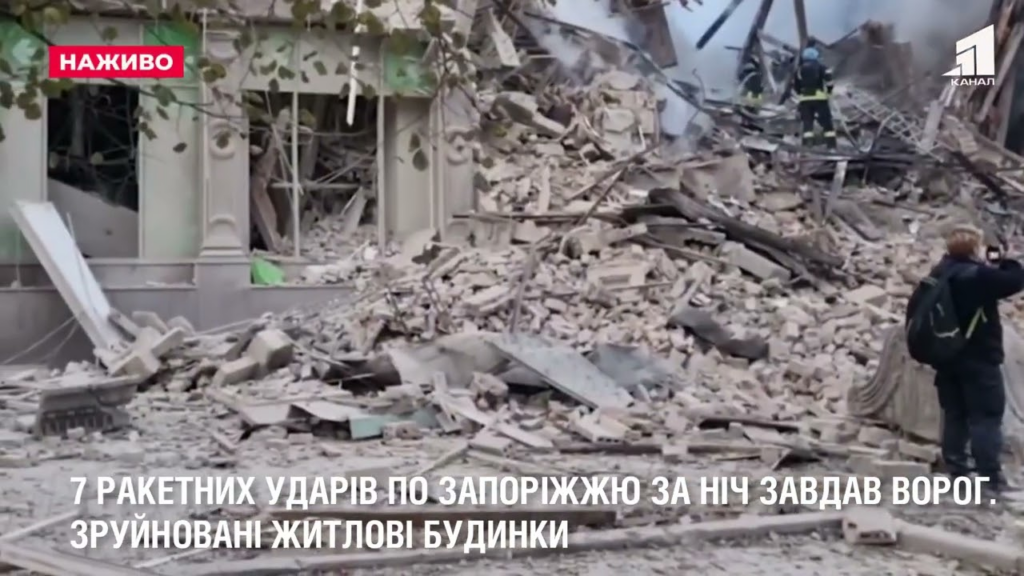 ataka-na-zaporizhzhya-po-czentru-mista-naneseno-7-raketnyh-udariv-ye-zagybli-ta-poraneni