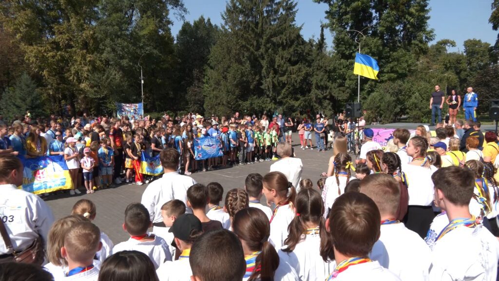 parad-chempioniv-u-kam-yanskomu-projshlo-svyato-sportu-ta-populyaryzacziyi-zdorovogo-sposobu-zhyttya
