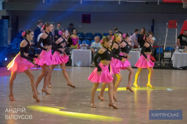 u-kamʼyanskomu-projshly-24-ti-vseukrayinski-zmagannya-zi-sportyvnogo-balnogo-tanczyu-kubok-prometeya-2024