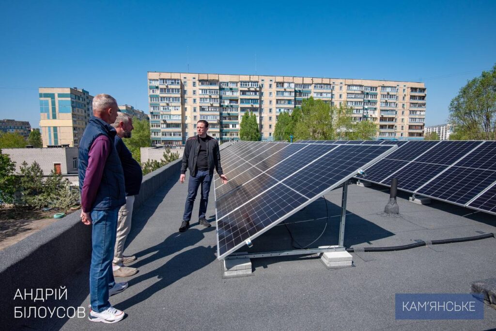 v-dytyachyh-sadkah-kam-yanskogo-zapraczyuvaly-sonyachni-elektrostancziyi
