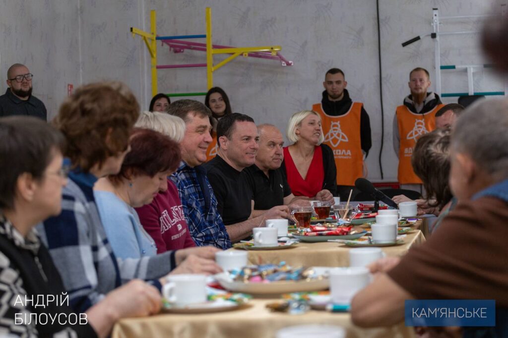 u-kam-yanskomu-predstavnyky-miskoyi-ta-rajonnoyi-vlady-zustrilysya-z-pereselenczyamy