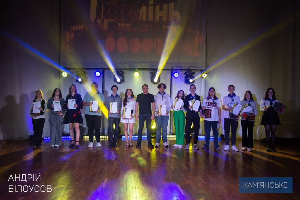 u-kam-yanskomu-projshla-czeremoniya-nagorodzhennya-peremozhcziv-ta-laureativ-viva-najrozumnishi-2025