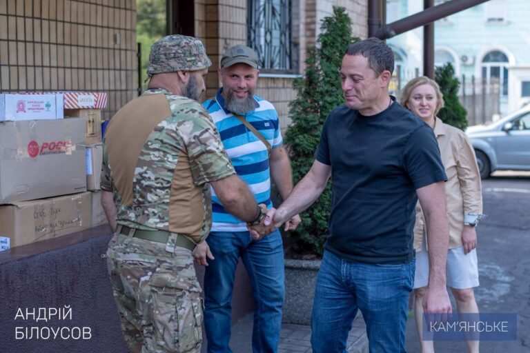 gromada-kam-yanskogo-razom-iz-volonteramy-z-nimechchyny-peredaly-medykamenty-dlya-37-go-bataljonu