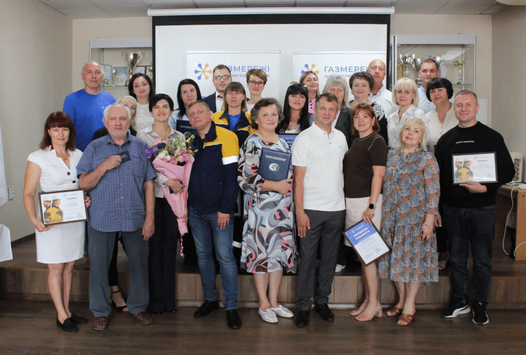 u-dnipropetrovskij-filiyi-gazmerezhi-provely-urochystyj-zahid-z-nagody-dnya-praczivnykiv-naftovoyi-gazovoyi-ta-naftopererobnoyi-promyslovosti