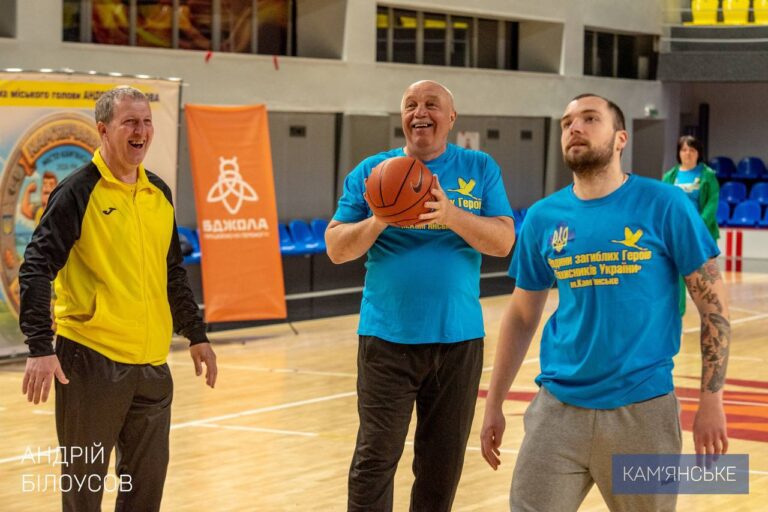 U Kam Yanskomu Projshov Vzhe Somyj Sportyvno Patriotychnyj Zahid Igry Muzhnih Kriz Vogon Ta Vodu