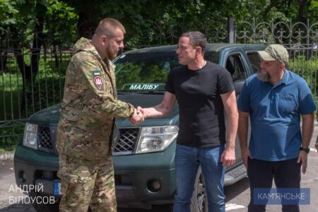 Gromada Kam Yanskogo Na Prohannya Bijcziv Vidremontuvala Yim Avtomobil Dlya Vykonannya Bojovyh Zavdan