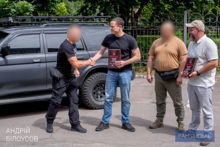 Gromada Kam Yanskogo Kapitalno Vidremontuvala Avto Dlya Rozvidnykiv