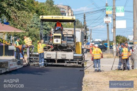 U Kam Yanskomu Tryvaye Kapitalnyj Remont Trotuariv Z Urahuvannyam Vymog Inklyuzyvnosti